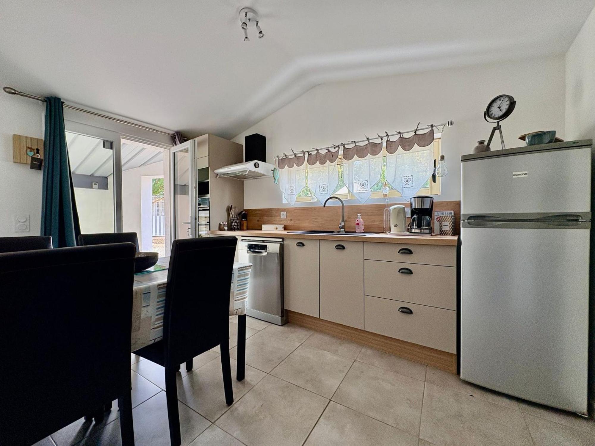 Hébergement de vacances Gîte Les Mathes La Palmyre 2 à 4 pers, chèques vacances acceptés *